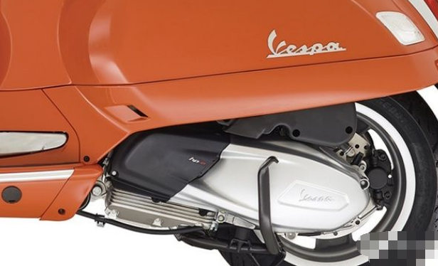 2022款 Vespa GTS Super复古通勤踏板，售价51800元
