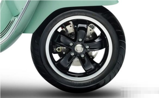 2022款 Vespa GTS Super复古通勤踏板，售价51800元