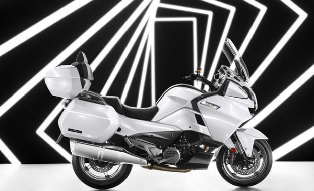 国产最强、最大排量摩托车：春风1250TR-G售价99980元