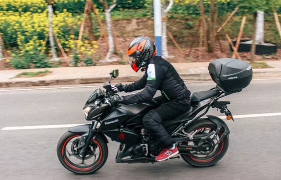 外地摩托车在重庆能骑吗，重庆允许外地摩托车骑行吗