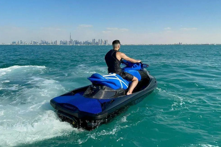 售价108万！MANSORY发布新款Blue Marlin​全碳摩托艇
