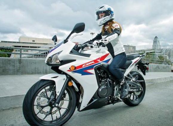 最能体现女人的性感 5款让女人看起来更性感的轻量化摩托车