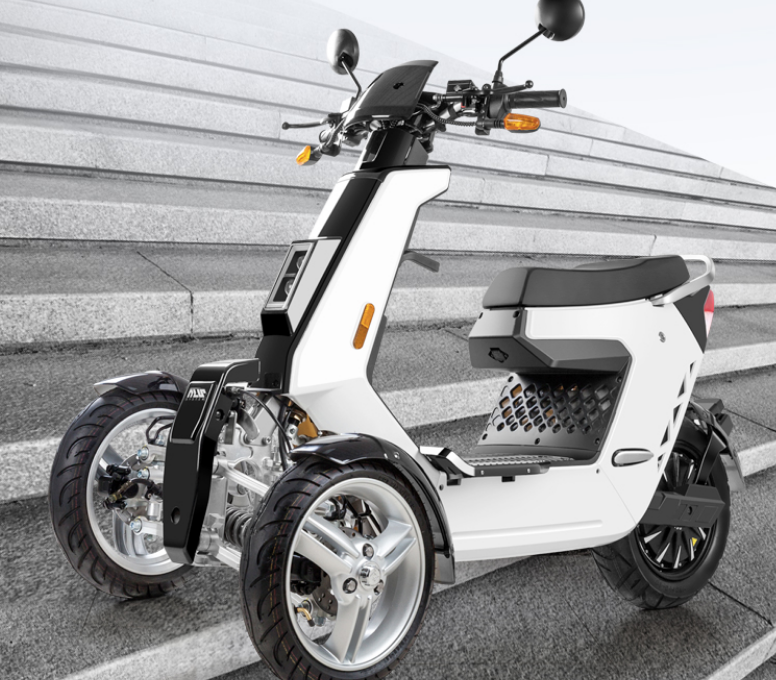 健步V28三轮摩托车测评：搭载2000W电机，时速达70码，有驾驶乐趣