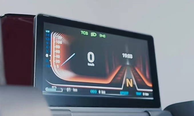 隆鑫首款电动踏板茵未Real 5T，240km续航，ABS+TCS