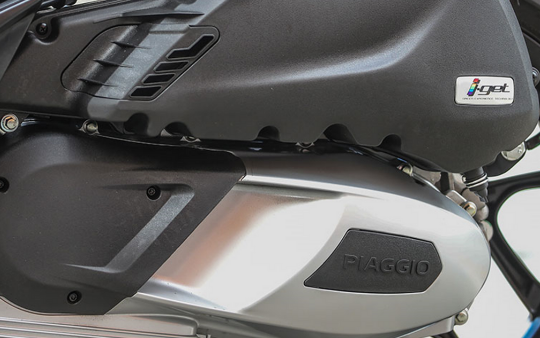 《两万多的摩托车推荐》进口比亚乔2022款Medley150全新配色，经典欧洲意式风格设计，28800元起