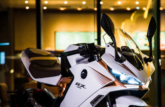 《3万摩托车买什么车好》QJMOTOR首款电动仿赛OAO，四档变速，售价24999元
