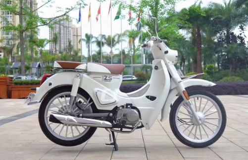《6000左右的摩托车》售价6980元，2022款复古弯梁小清新，宗申YAMI细节升级