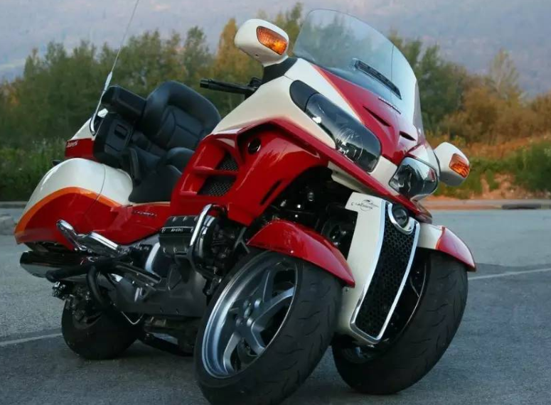 《40-50万元的摩托车》本田金翼