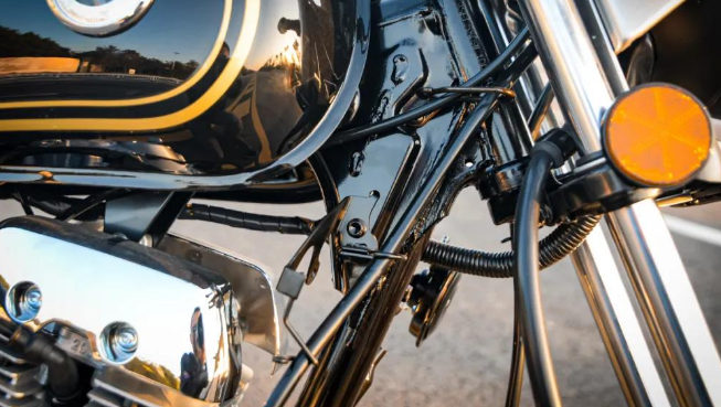 《8000元帅气的摩托车》7980起铃木首款小太子悍道150静态测评：合资车卖国产价
