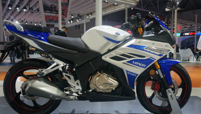 gp200图片，隆鑫GP200R摩托车价格图片