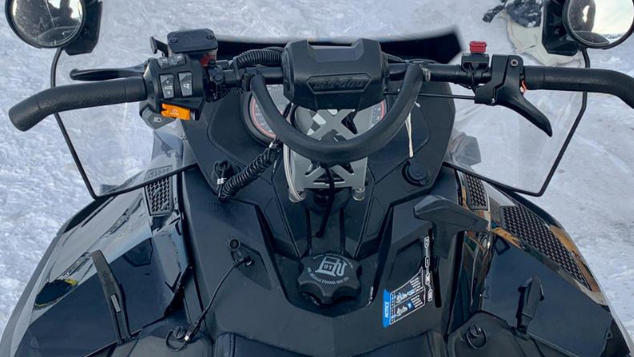 庞巴迪雪地摩托车：BRP远征者600雪地摩托实拍，冬季玩雪还靠它