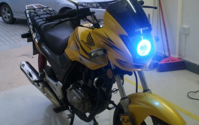 摩托车灯最亮的是哪个(摩托车装哪种灯最亮)